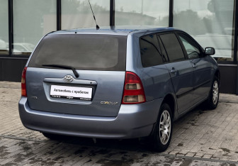Подержанный автомобиль Toyota Corolla Wagon 2003 года (5 фото)