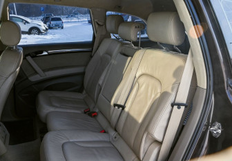 Подержанный автомобиль Audi Q7 2010 года (19 фото)