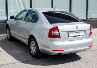 Подержанный автомобиль Skoda Octavia Liftback 2011 года (3 фото)