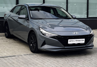 Подержанный автомобиль Hyundai Elantra Sedan 2021 года (7 фото)