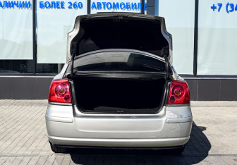 Подержанный автомобиль Toyota Avensis Sedan 2006 года (23 фото)