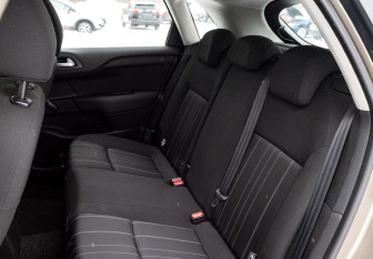 Подержанный автомобиль Citroen C4 Hatchback 2012 года (19 фото)