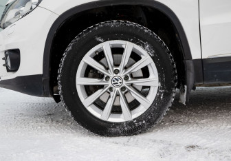 Подержанный автомобиль Volkswagen Tiguan 2013 года (22 фото)