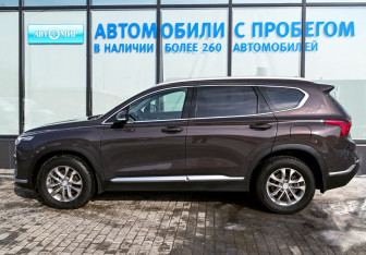 Подержанный автомобиль Hyundai Santa Fe 2021 года (2 фото)