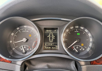 Подержанный автомобиль Skoda Superb Liftback 2012 года (19 фото)