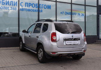Подержанный автомобиль Renault Duster 2012 года (3 фото)