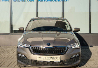 Подержанный автомобиль Skoda Rapid Liftback 2021 года (8 фото)