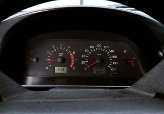 Подержанный автомобиль ИЖ 2126 «Ода» 2004 года (9 фото)