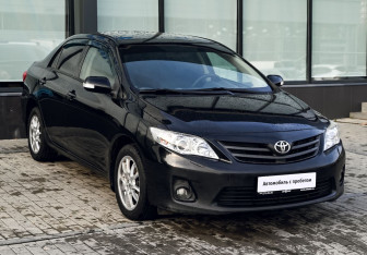 Подержанный автомобиль Toyota Corolla Sedan 2010 года (7 фото)