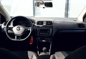 Подержанный автомобиль Volkswagen Polo Sedan 2016 года (16 фото)