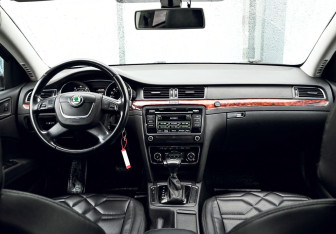 Подержанный автомобиль Skoda Superb Liftback 2012 года (20 фото)