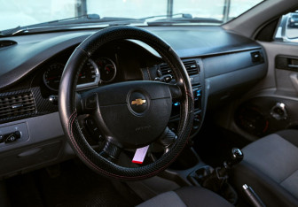 Подержанный автомобиль Chevrolet Lacetti Sedan 2010 года (10 фото)