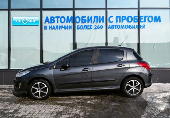 Подержанный автомобиль Peugeot 308 Hatchback 2010 года (2 фото)