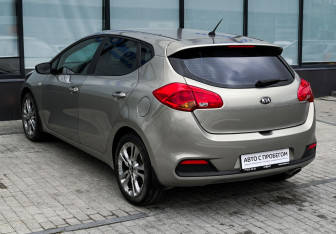 Подержанный автомобиль Kia Ceed Hatchback 2012 года (3 фото)