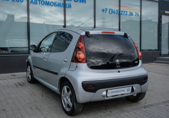 Подержанный автомобиль Peugeot 107 2012 года (3 фото)