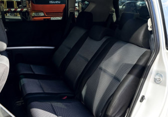 Подержанный автомобиль Toyota Corolla Verso 2008 года (14 фото)