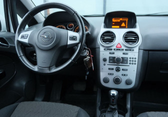 Подержанный автомобиль Opel Corsa 2012 года (10 фото)