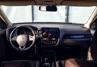 Подержанный автомобиль Mitsubishi Outlander 2019 года (18 фото)