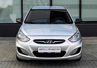 Подержанный автомобиль Hyundai Solaris Hatchback 2012 года (8 фото)