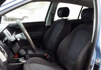 Подержанный автомобиль Hyundai i20 2010 года (17 фото)