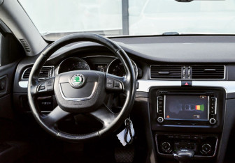 Подержанный автомобиль Skoda Superb Liftback 2011 года (19 фото)