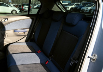 Подержанный автомобиль Opel Corsa 2007 года (17 фото)