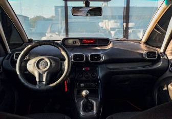 Подержанный автомобиль Citroen C3 Picasso 2010 года (15 фото)