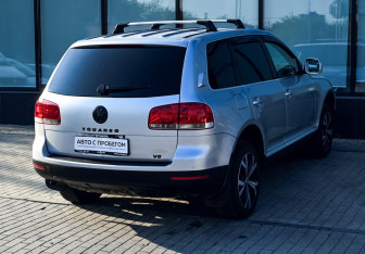 Подержанный автомобиль Volkswagen Touareg 2003 года (5 фото)
