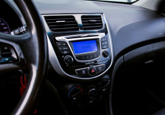 Подержанный автомобиль Hyundai Solaris Sedan 2011 года (11 фото)