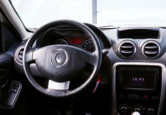 Подержанный автомобиль Renault Duster 2014 года (17 фото)