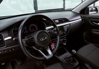 Подержанный автомобиль Kia Rio Sedan 2019 года (16 фото)