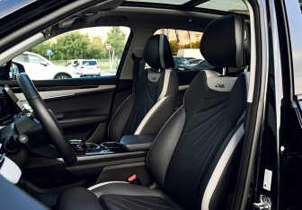 Подержанный автомобиль Geely Atlas 2024 года (16 фото)