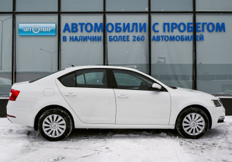 Подержанный автомобиль Skoda Octavia Liftback 2018 года (6 фото)