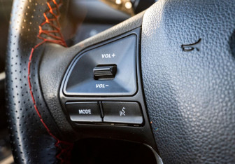 Подержанный автомобиль Kia Rio Hatchback 2012 года (14 фото)