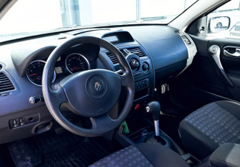 Подержанный автомобиль Renault Megane Sedan 2006 года (13 фото)