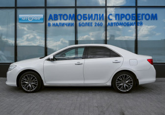 Подержанный автомобиль Toyota Camry Sedan 2011 года (2 фото)