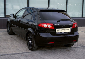 Подержанный автомобиль Chevrolet Lacetti Hatchback 2010 года (3 фото)