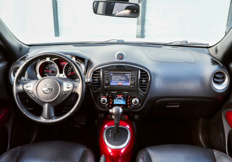 Подержанный автомобиль Nissan Juke 2011 года (15 фото)