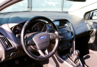 Подержанный автомобиль Ford Focus Hatchback 2016 года (15 фото)