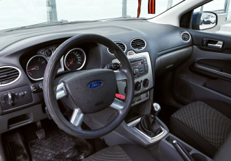 Подержанный автомобиль Ford Focus Hatchback 2010 года (13 фото)