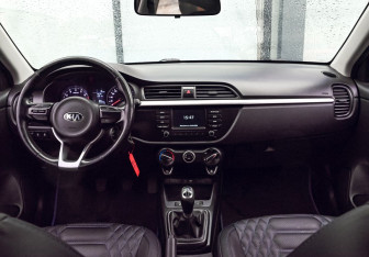 Подержанный автомобиль Kia Rio Sedan 2018 года (18 фото)