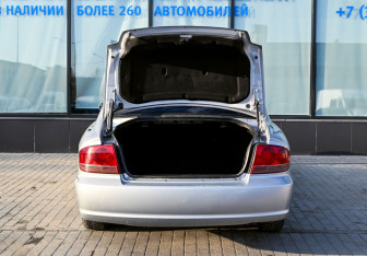 Подержанный автомобиль Hyundai Sonata 2005 года (18 фото)