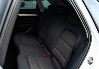 Подержанный автомобиль Audi Q3 2012 года (19 фото)