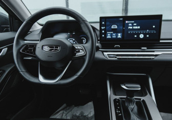 Подержанный автомобиль Geely Emgrand 2024 года (10 фото)