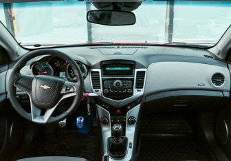 Подержанный автомобиль Chevrolet Cruze Sedan 2009 года (10 фото)