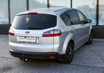 Подержанный автомобиль Ford S-MAX 2008 года (5 фото)