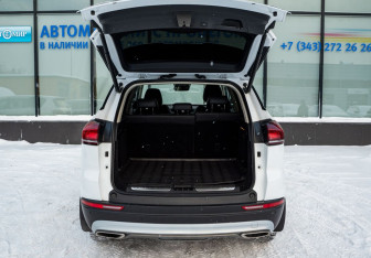 Подержанный автомобиль Geely Atlas Pro 2023 года (19 фото)