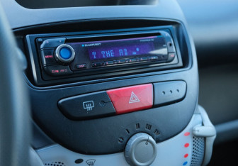 Подержанный автомобиль Peugeot 107 2009 года (11 фото)