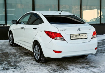 Подержанный автомобиль Hyundai Solaris Sedan 2011 года (3 фото)