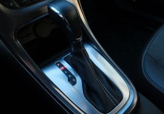 Подержанный автомобиль Opel Astra Hatchback 2011 года (13 фото)